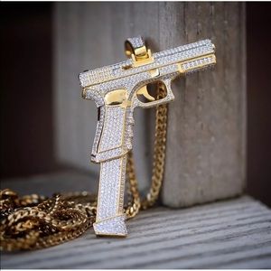 ✨✨Iced out pistol extended clip ✨✨